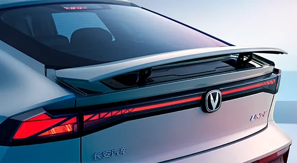 Задний спойлер с электроприводом