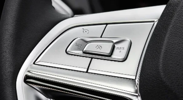 Система круиз-контроля с управлением на руле