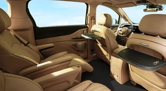 Мобильный офис на втором ряду сидений